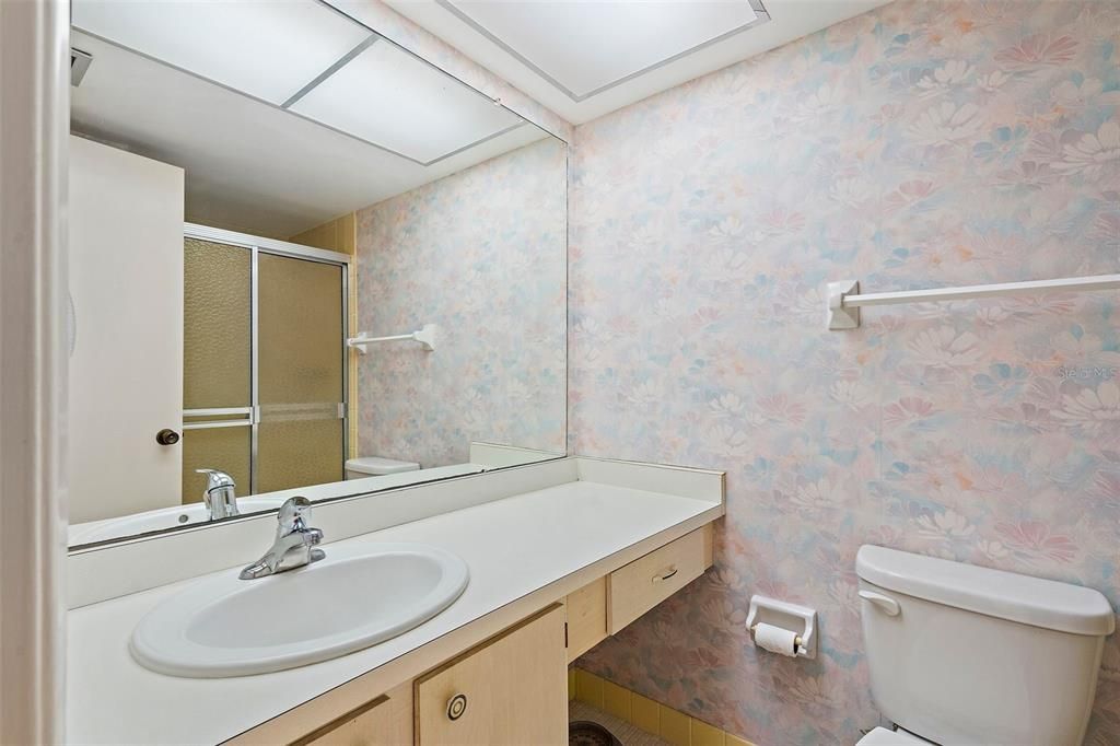 最近售出: $179,000 (2 贝兹, 2 浴室, 1035 平方英尺)