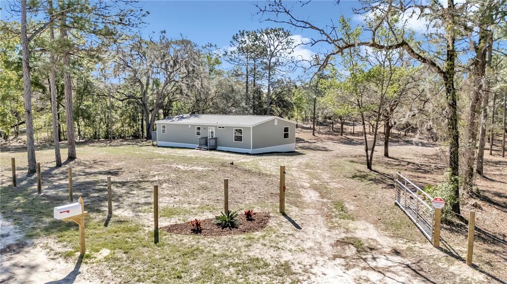 Recently Sold: $249,900 (3 beds, 2 baths, 1242 Square Feet)