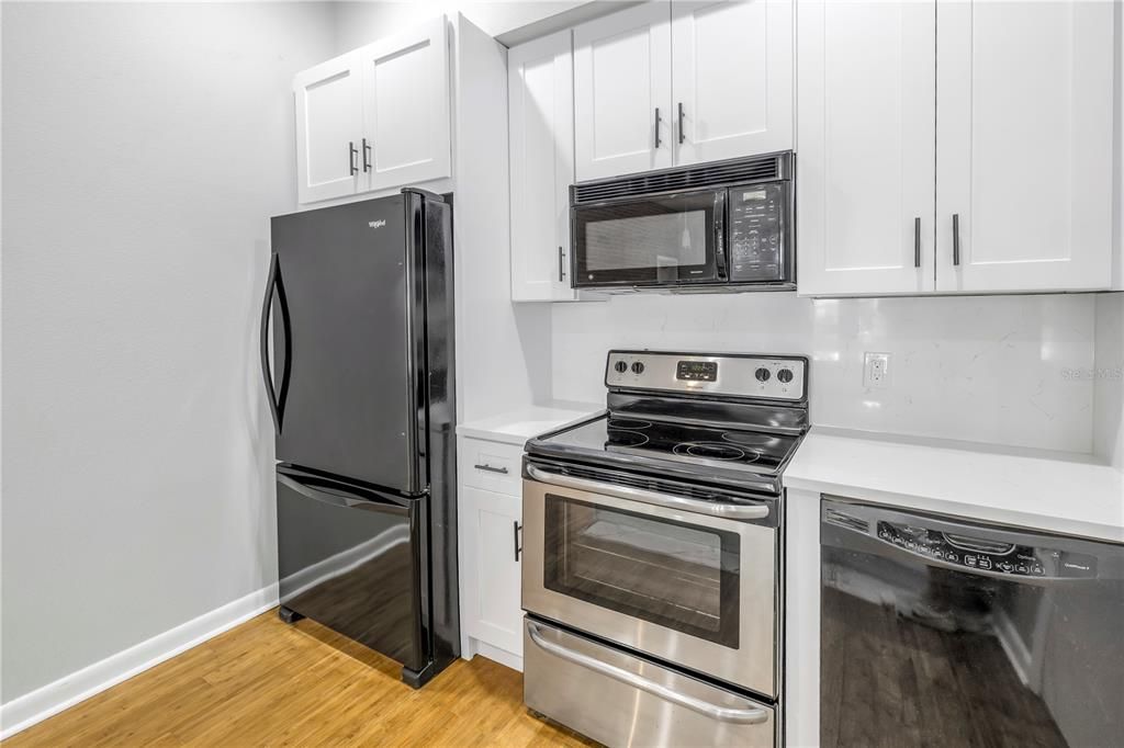 For Sale: $497,400 (2 beds, 2 baths, 1220 Square Feet)