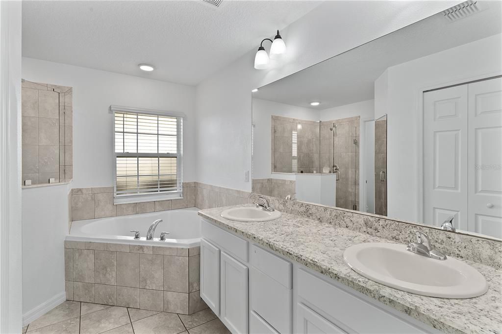 Active With Contract: $379,900 (3 beds, 2 baths, 1664 Square Feet)