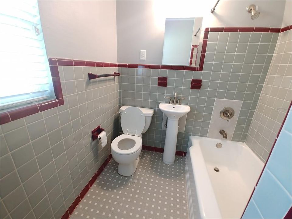 Recently Rented: $1,600 (3 beds, 1 baths, 1048 Square Feet)
