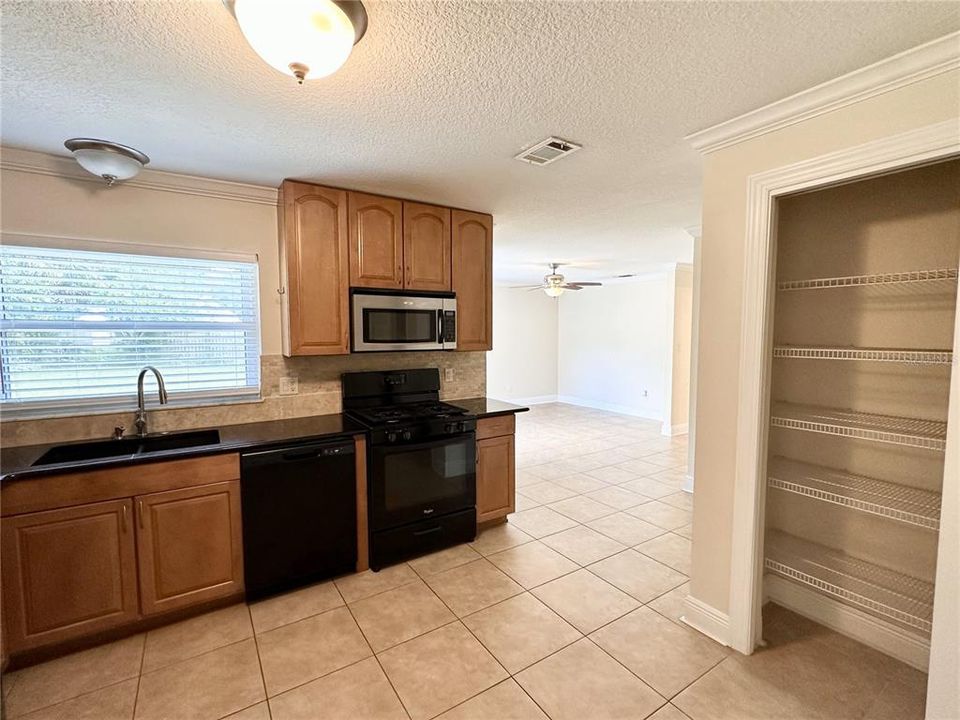 For Rent: $2,450 (3 beds, 2 baths, 1522 Square Feet)