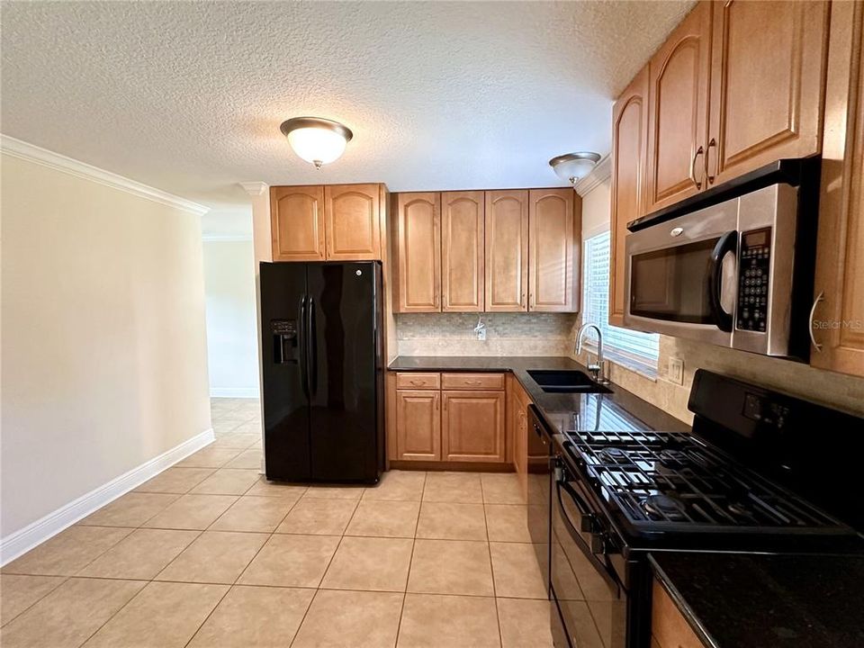 For Rent: $2,450 (3 beds, 2 baths, 1522 Square Feet)