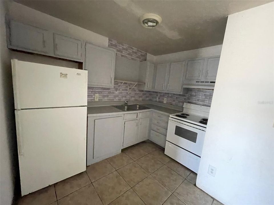 For Rent: $1,100 (2 beds, 1 baths, 840 Square Feet)