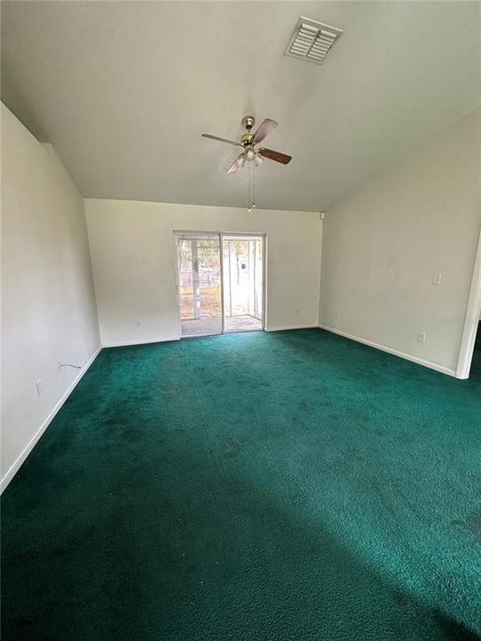 Recently Rented: $1,300 (3 beds, 2 baths, 1129 Square Feet)
