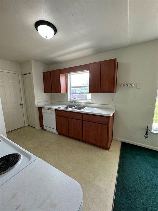 Recently Rented: $1,300 (3 beds, 2 baths, 1129 Square Feet)