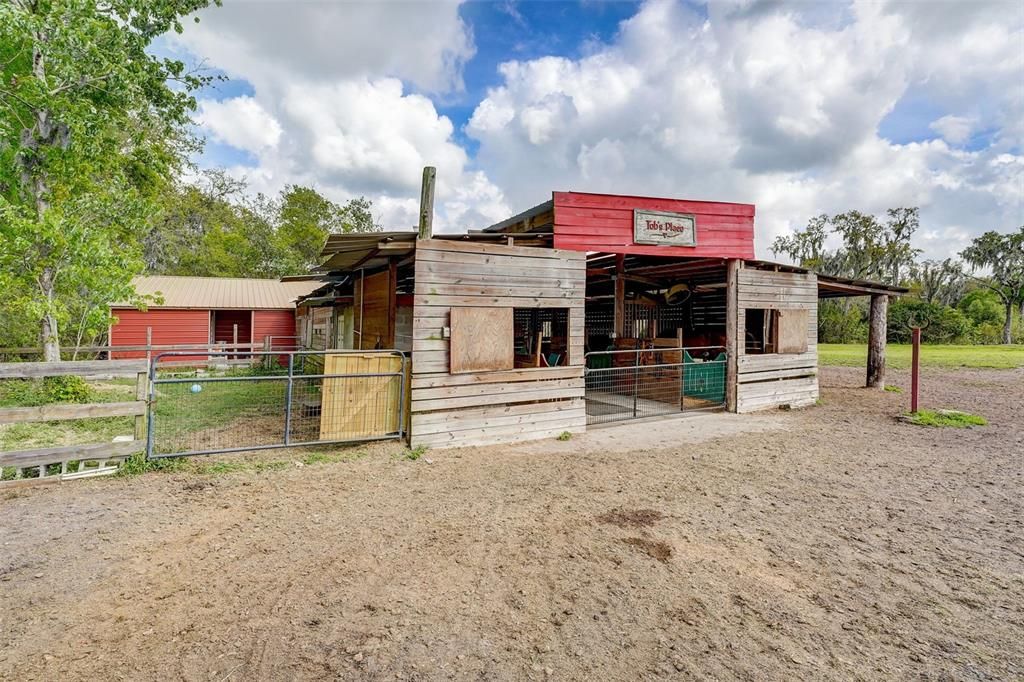 8 Stall Barn