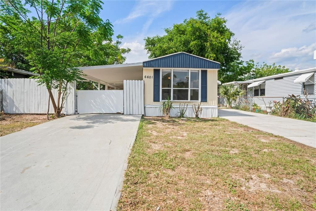 Active With Contract: $129,900 (2 beds, 1 baths, 672 Square Feet)