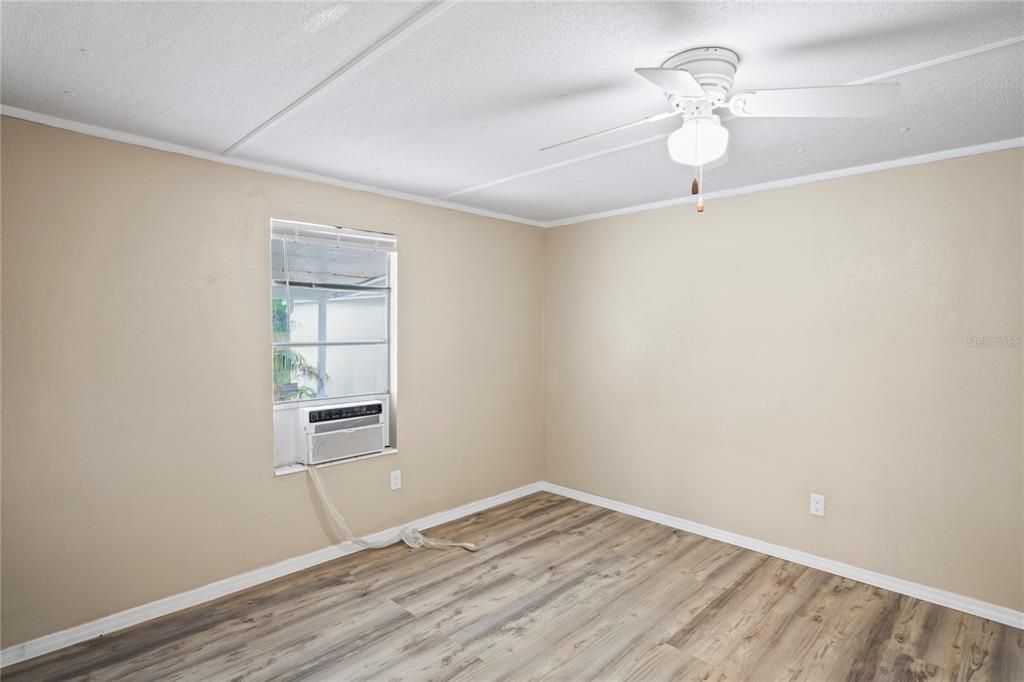 Active With Contract: $129,900 (2 beds, 1 baths, 672 Square Feet)