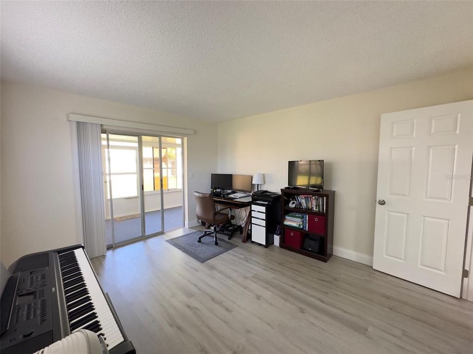 Recently Sold: $159,500 (2 beds, 2 baths, 984 Square Feet)