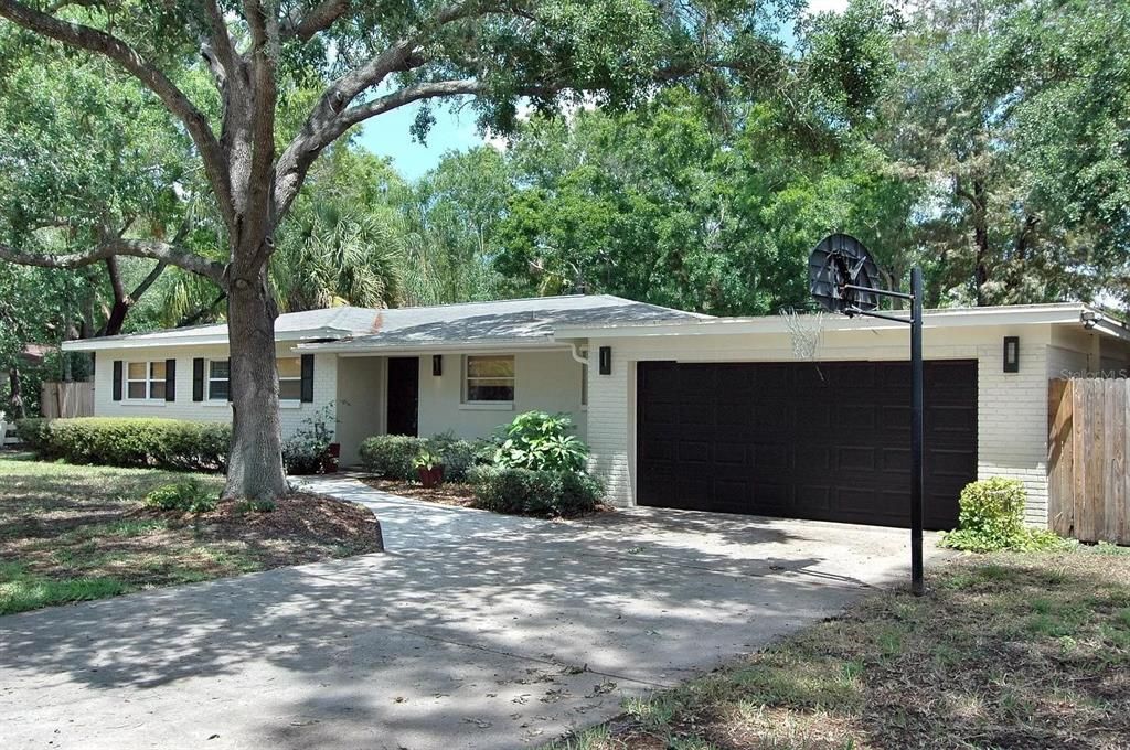 Recently Sold: $1,200,000 (3 beds, 2 baths, 2182 Square Feet)