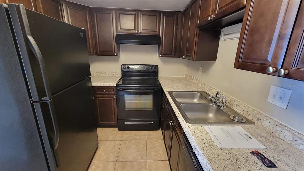 Recently Rented: $1,299 (1 beds, 1 baths, 765 Square Feet)