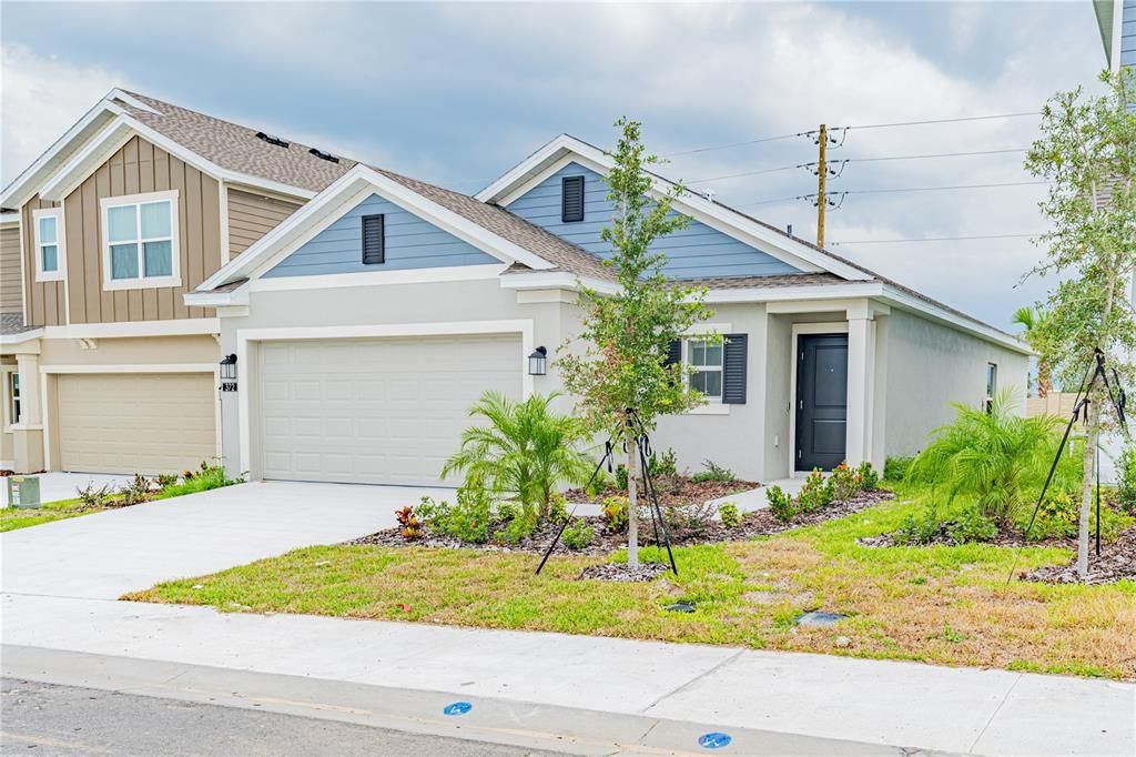 Active With Contract: $1,900 (3 beds, 2 baths, 1444 Square Feet)