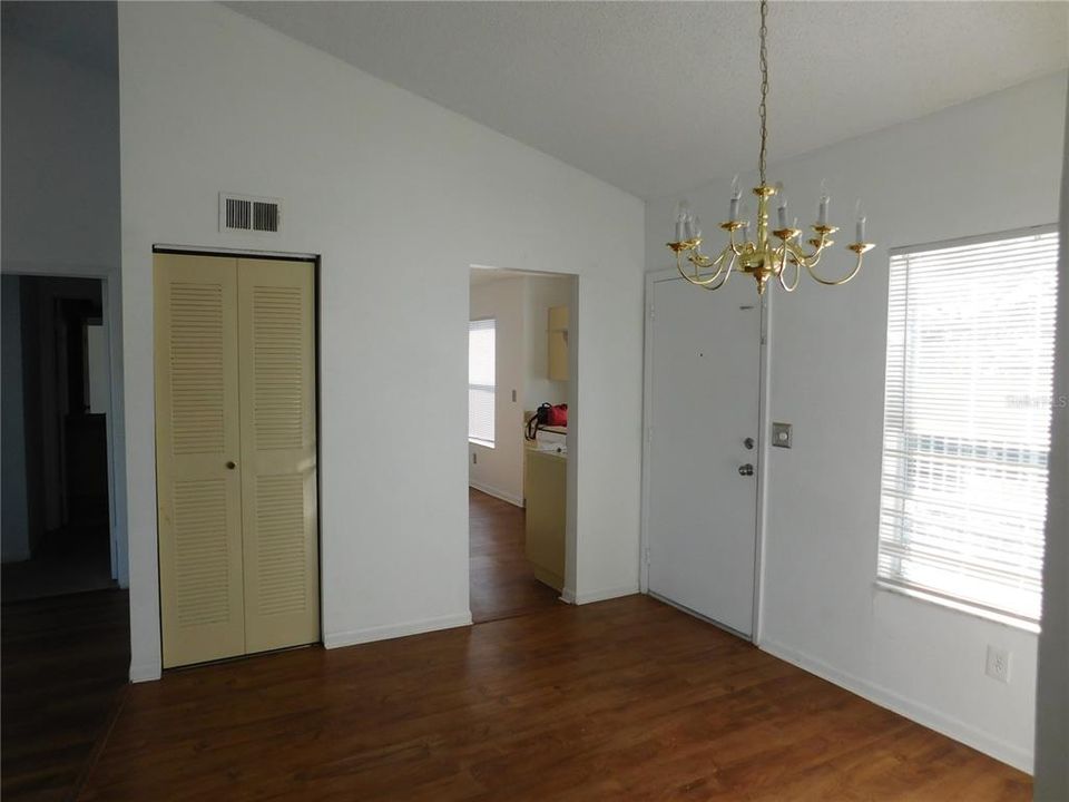 Active With Contract: $1,550 (2 beds, 2 baths, 1008 Square Feet)