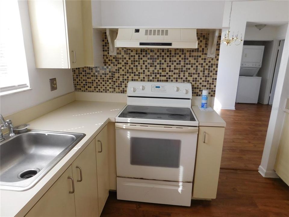 Active With Contract: $1,550 (2 beds, 2 baths, 1008 Square Feet)