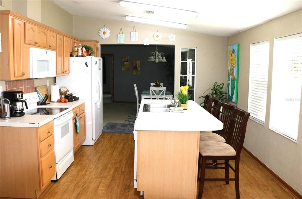 For Sale: $279,900 (3 beds, 2 baths, 1680 Square Feet)