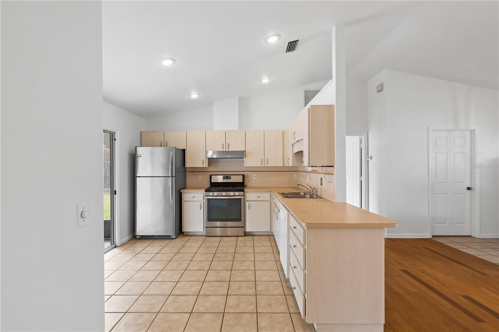 Active With Contract: $299,900 (3 beds, 2 baths, 1374 Square Feet)