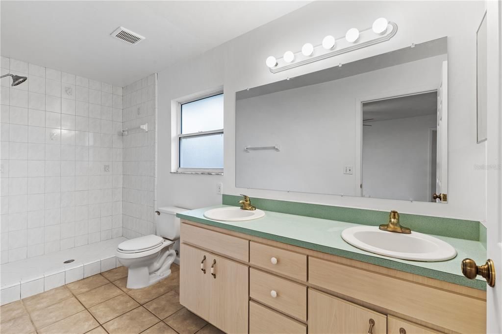 Active With Contract: $299,900 (3 beds, 2 baths, 1374 Square Feet)