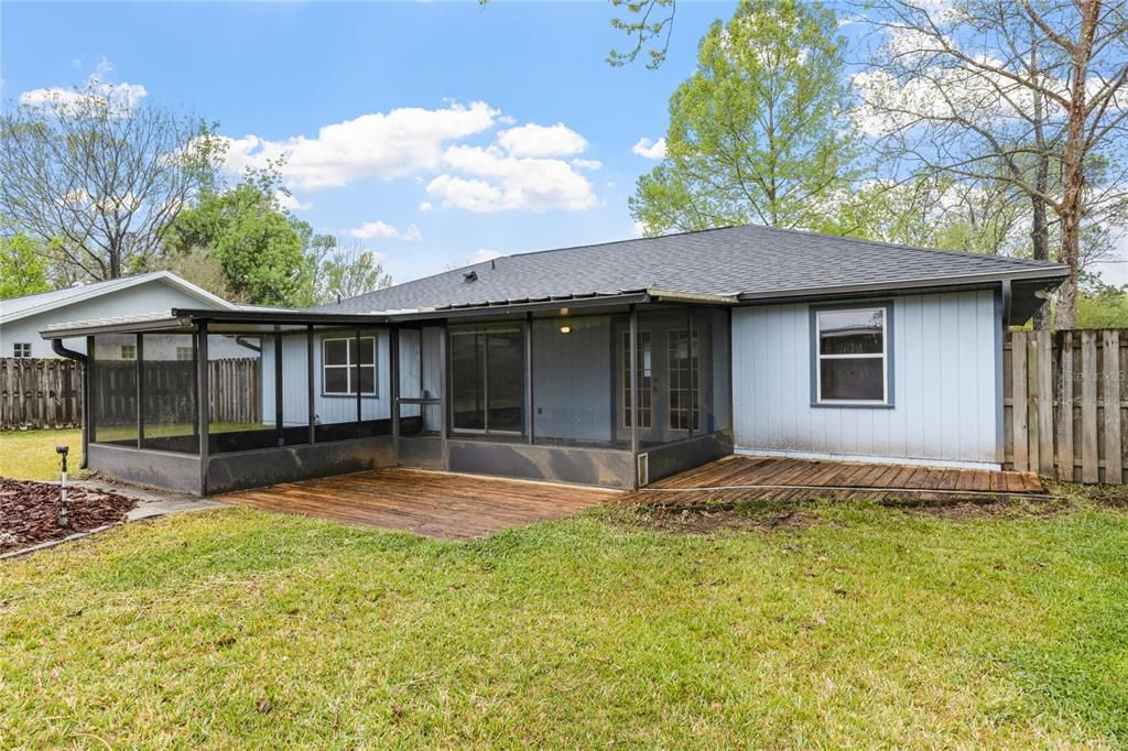 Recently Sold: $299,900 (3 beds, 2 baths, 1374 Square Feet)