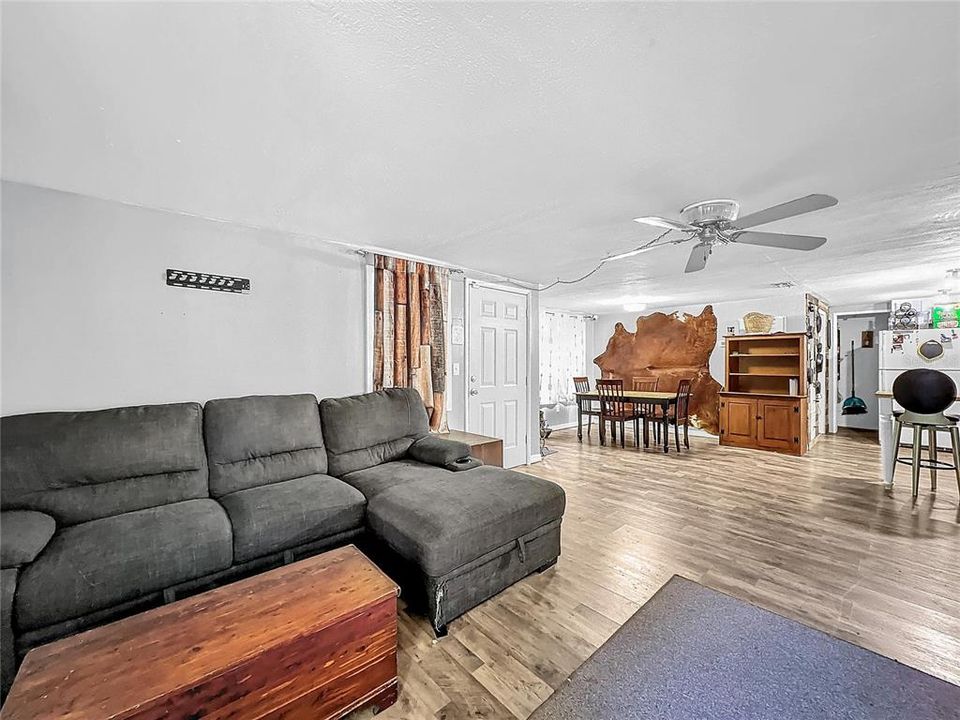 For Sale: $205,000 (2 beds, 2 baths, 1034 Square Feet)