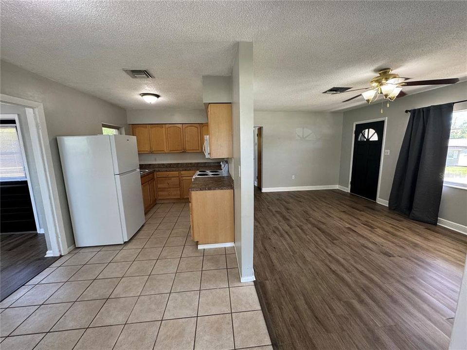For Rent: $1,700 (2 beds, 1 baths, 1060 Square Feet)