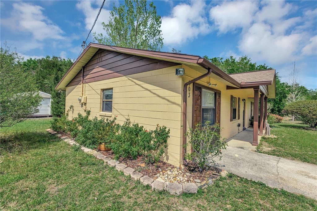 Recently Sold: $180,000 (2 beds, 2 baths, 1323 Square Feet)