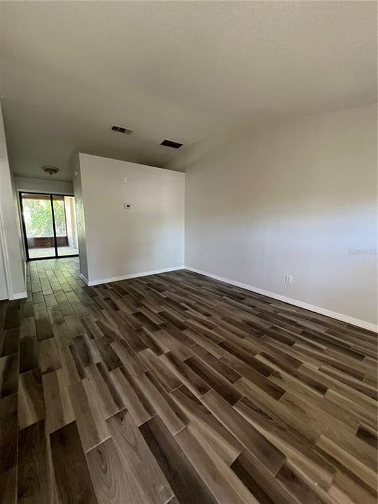 Recently Rented: $1,349 (2 beds, 1 baths, 837 Square Feet)