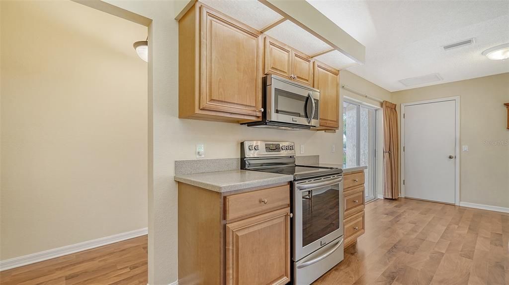 For Sale: $314,900 (2 beds, 2 baths, 1193 Square Feet)