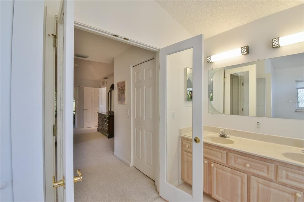 For Sale: $249,900 (2 beds, 2 baths, 1270 Square Feet)
