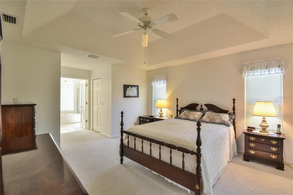 For Sale: $249,900 (2 beds, 2 baths, 1270 Square Feet)