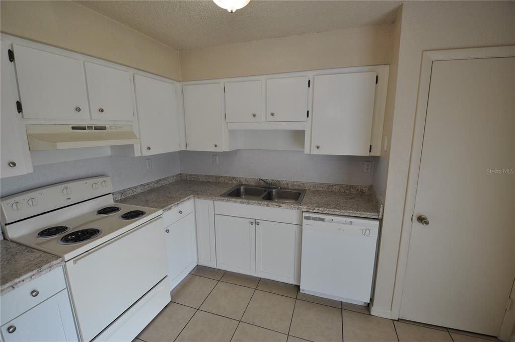 Active With Contract: $1,195 (2 beds, 1 baths, 1856 Square Feet)