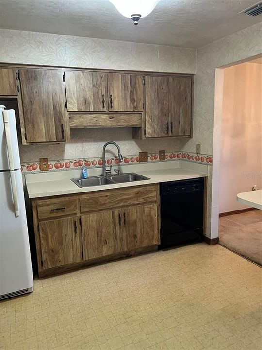 For Sale: $199,000 (2 beds, 2 baths, 938 Square Feet)