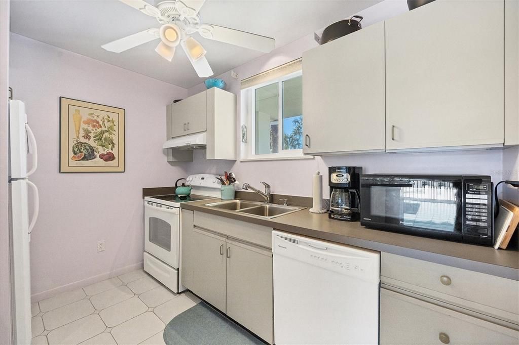 For Rent: $5,000 (2 beds, 2 baths, 1034 Square Feet)