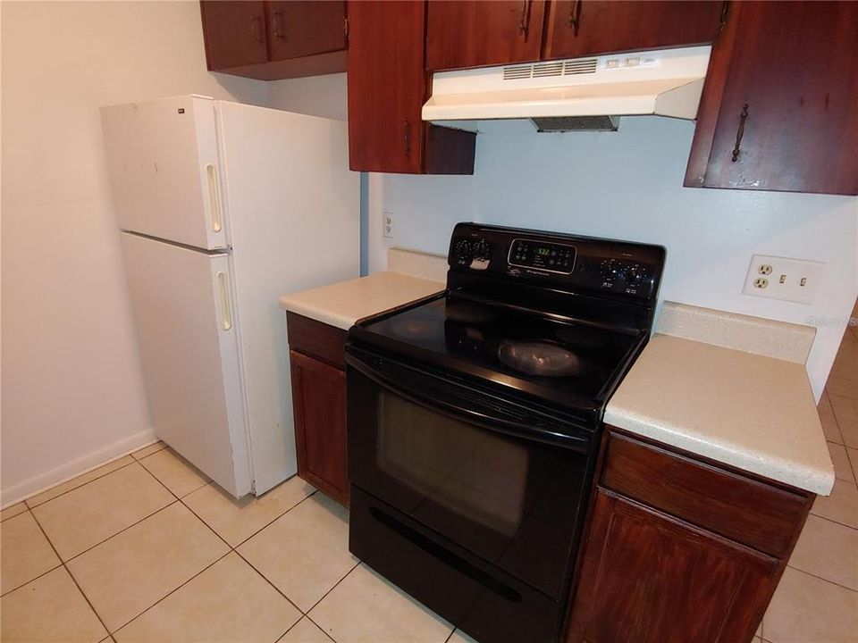 Active With Contract: $125,000 (2 beds, 1 baths, 878 Square Feet)