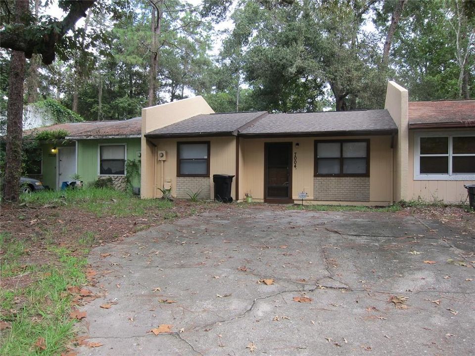 Active With Contract: $125,000 (2 beds, 1 baths, 878 Square Feet)