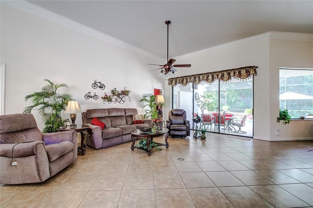 Recently Sold: $699,999 (3 beds, 2 baths, 2177 Square Feet)