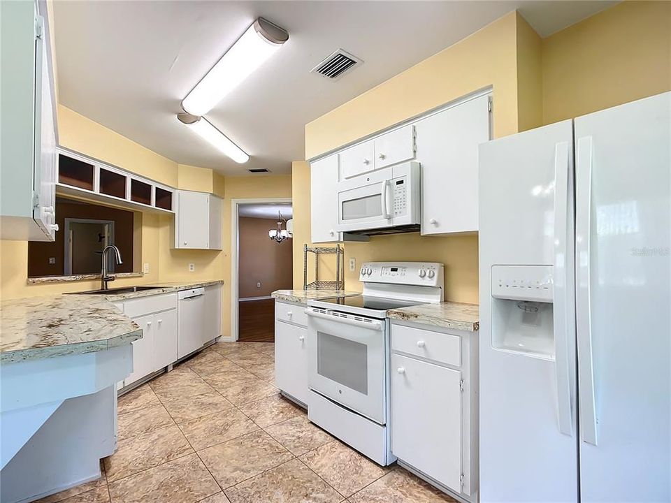 For Sale: $219,900 (2 beds, 2 baths, 1481 Square Feet)