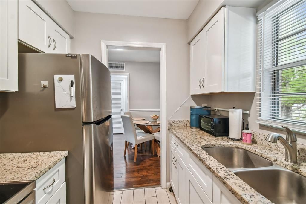 Active With Contract: $164,500 (1 beds, 1 baths, 579 Square Feet)