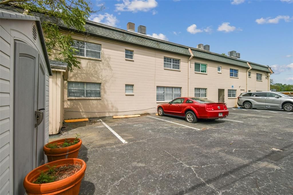 Active With Contract: $168,900 (1 beds, 1 baths, 579 Square Feet)