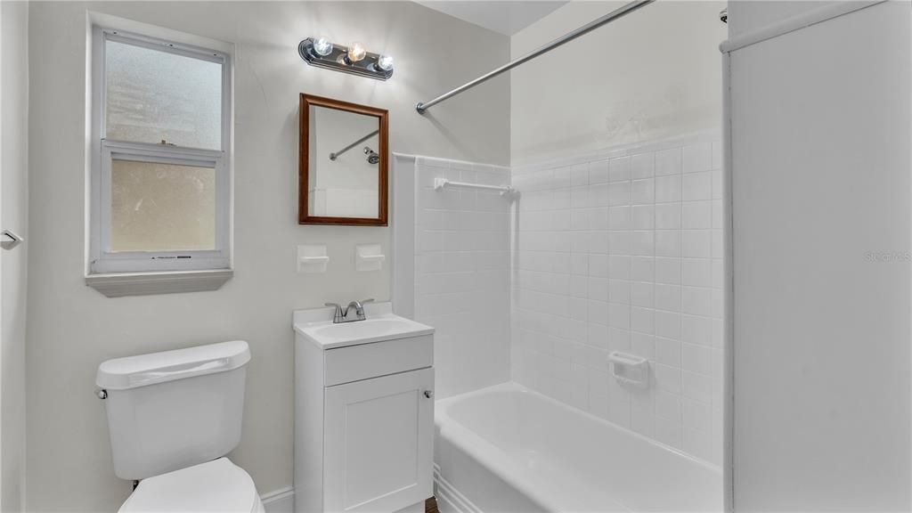 最近售出: $239,900 (3 贝兹, 1 浴室, 910 平方英尺)