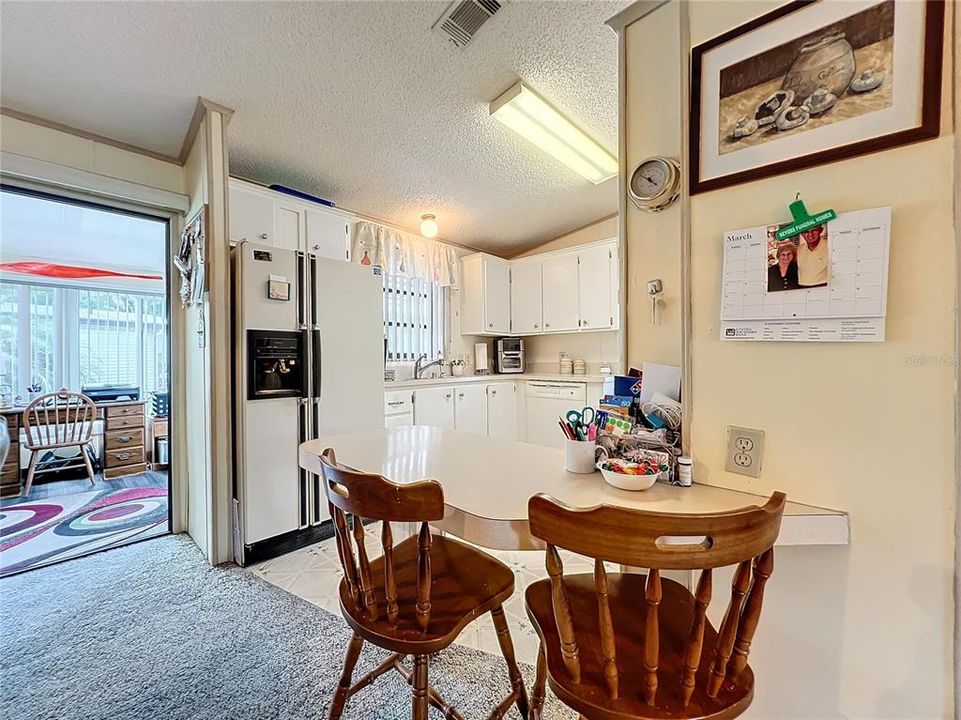 Kitchen has breakfast bar area