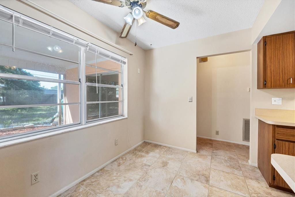 Active With Contract: $400,000 (3 beds, 2 baths, 1678 Square Feet)