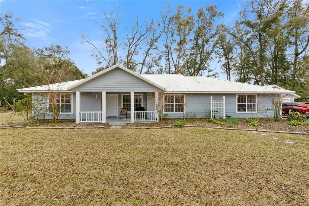 Recently Sold: $379,900 (4 beds, 2 baths, 2447 Square Feet)