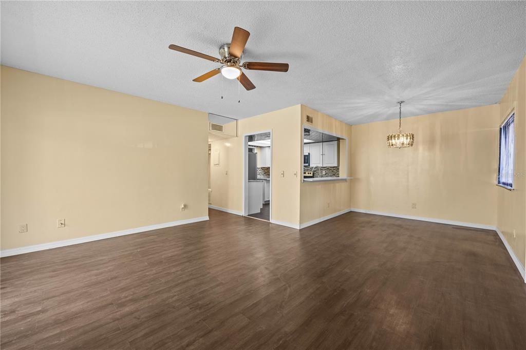 For Sale: $175,000 (2 beds, 2 baths, 1132 Square Feet)