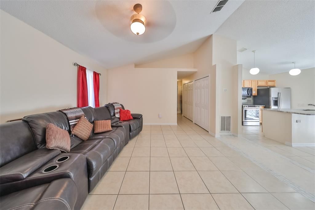 Active With Contract: $299,900 (3 beds, 2 baths, 1158 Square Feet)