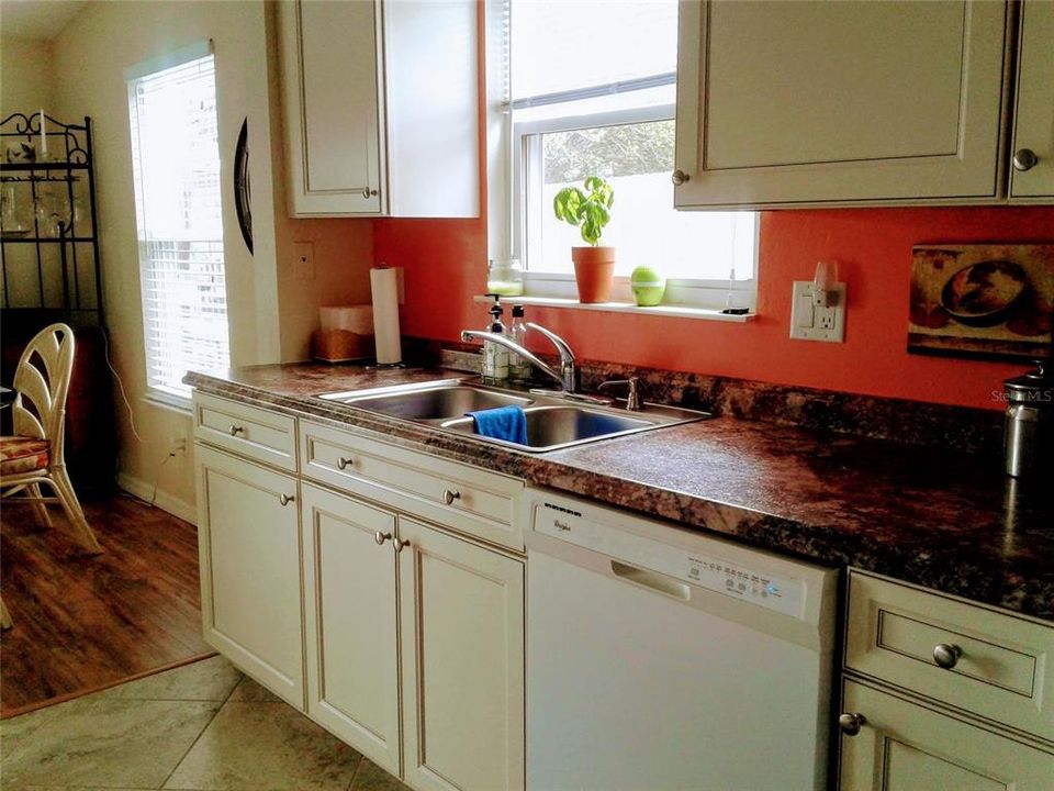 For Rent: $2,400 (3 beds, 2 baths, 1168 Square Feet)