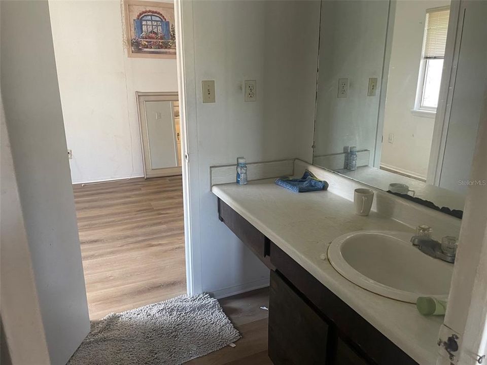 For Sale: $145,900 (2 beds, 1 baths, 1164 Square Feet)