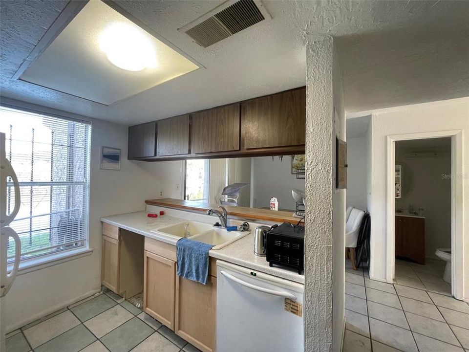For Sale: $149,900 (2 beds, 1 baths, 1164 Square Feet)