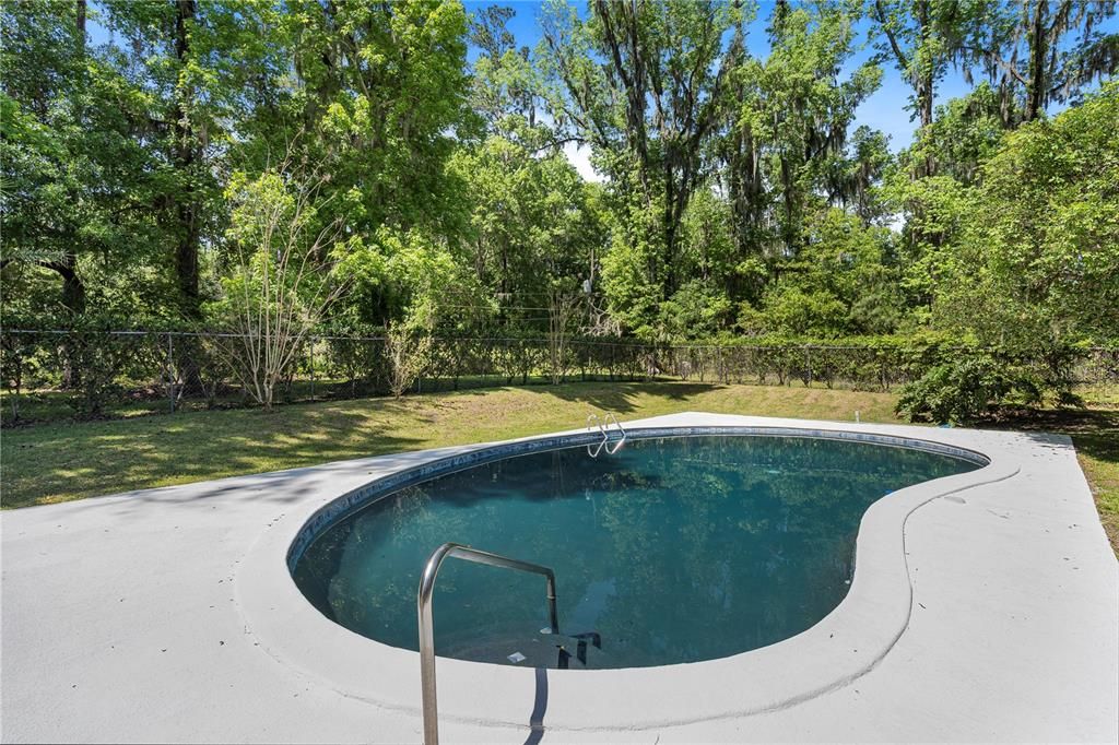Privacy fenced pool