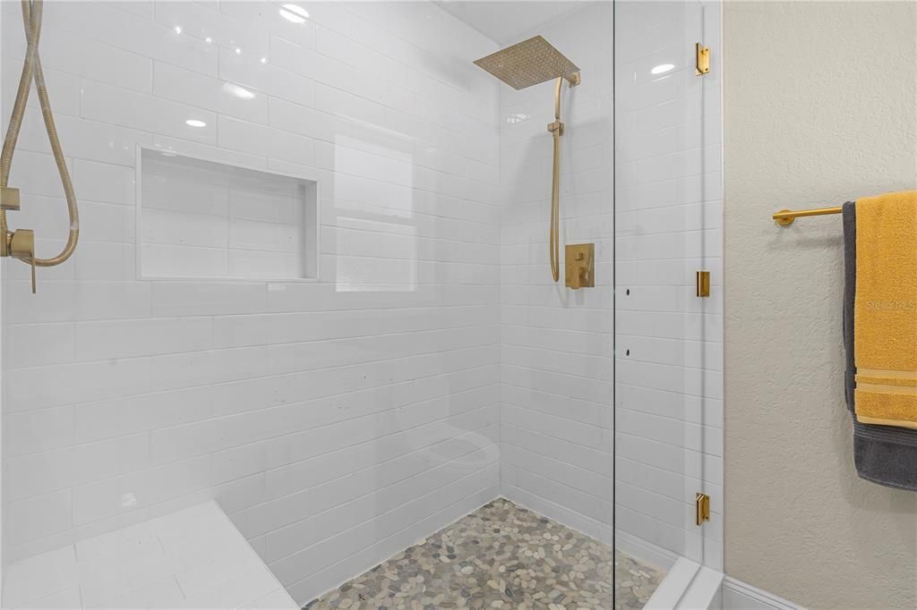 Primary ensuite -Dual shower heads